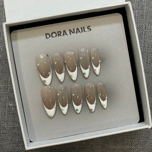 Handmade Almond-Shaped Press-On Nails with French Tip Designs for Effortless Style